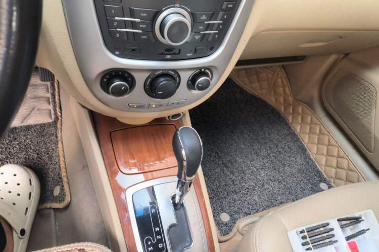 Used Buick Excelle 2013 1.5L Automatic Luxury Model Gear Lever