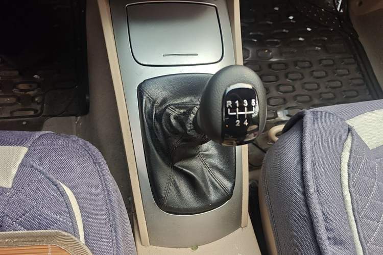 Used Buick Excelle 2013 1.5L Manual Classic Model Gear Lever
