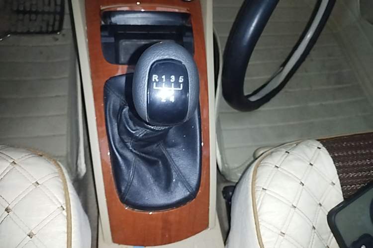 Used Buick Excelle 2013 1.5L Manual Luxury Model Gear Lever