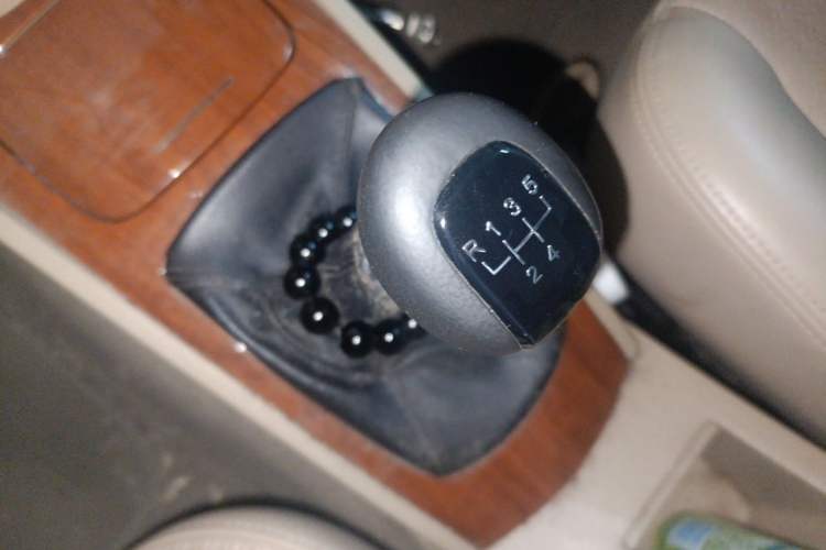 Used Buick Excelle 2013 1.5L Manual Luxury Model Gear Lever