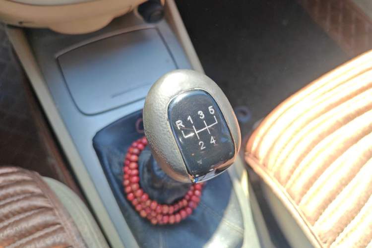 Used Buick Excelle 2013 1.5L Manual Classic Model Gear Lever