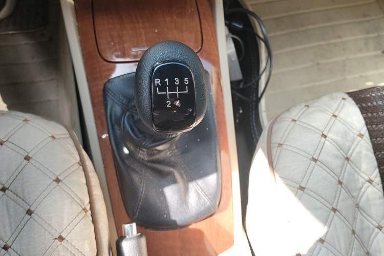 Used Buick Excelle 2013 1.5L Manual Luxury Model Gear Lever