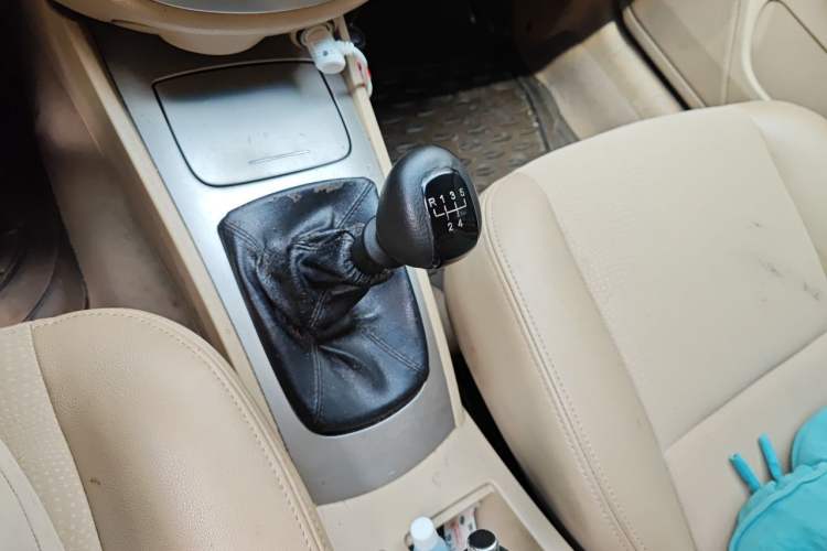 Used Buick Excelle 2013 1.5L Manual Classic Model Gear Lever