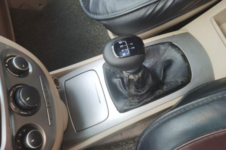 Used Buick Excelle 2013 1.5L Manual Classic Model Gear Lever