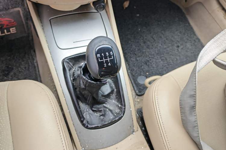 Used Buick Excelle 2013 1.5L Manual Classic Model Gear Lever
