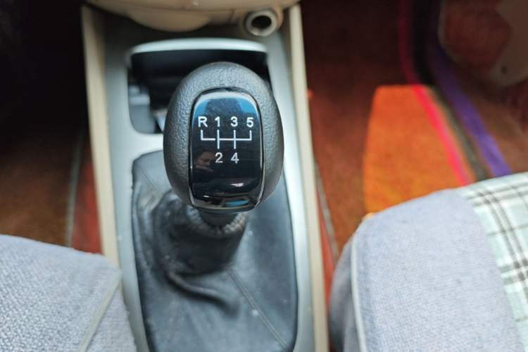 Used Buick Excelle 2013 1.5L Manual Classic Model Gear Lever