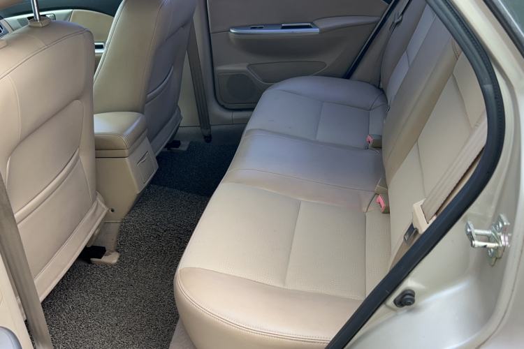 Used Buick Excelle 2013 1.5L Manual Classic Model Interior 1