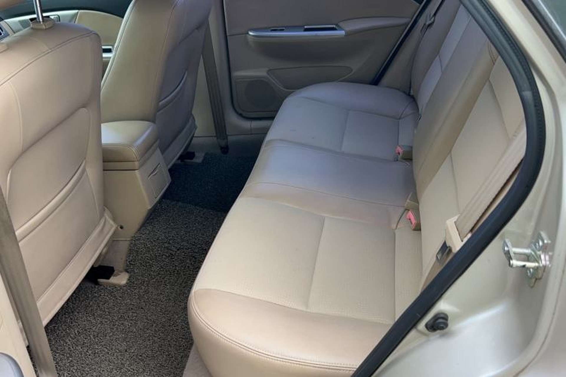 Used Buick Excelle 2013 1.5L Manual Classic Model Interior 1
