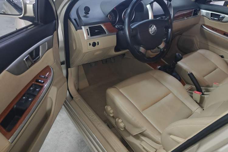 Used Buick Excelle 2013 1.5L Manual Luxury Model Interior 1