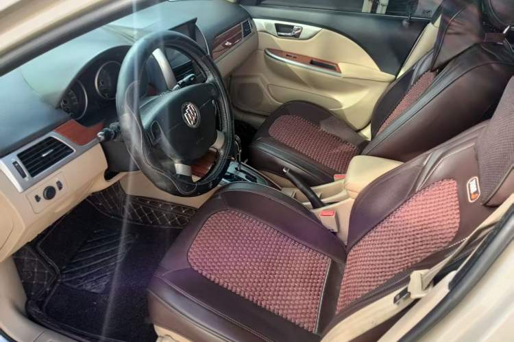 Used Buick Excelle 2013 1.5L Automatic Luxury Model Interior 2