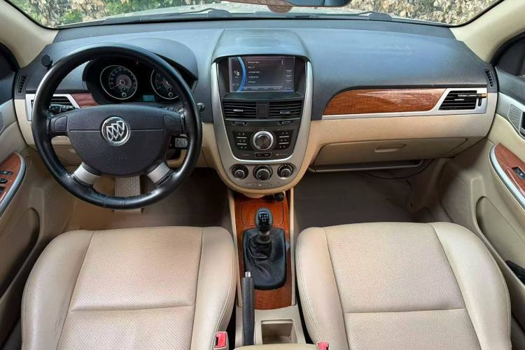 Used Buick Excelle 2013 1.5L Manual Luxury Model Interior 2