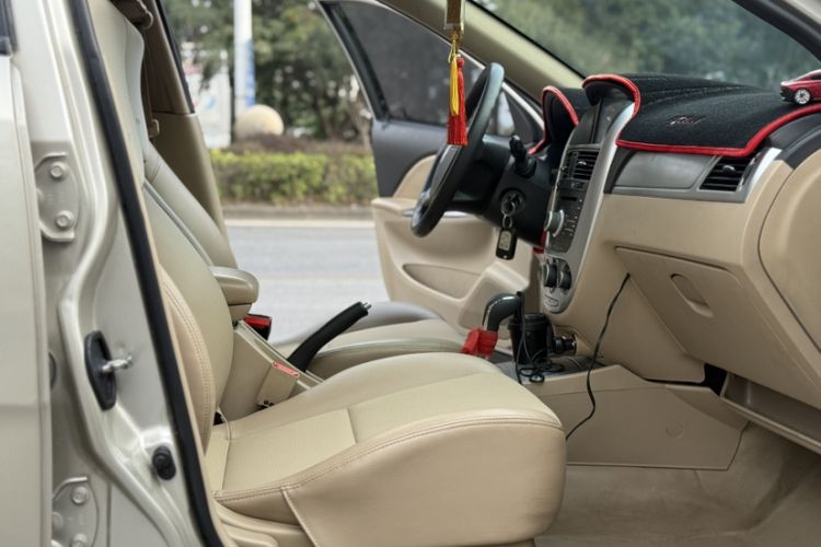 Used Buick Excelle 2013 1.5L Automatic Classic Model Interior 3