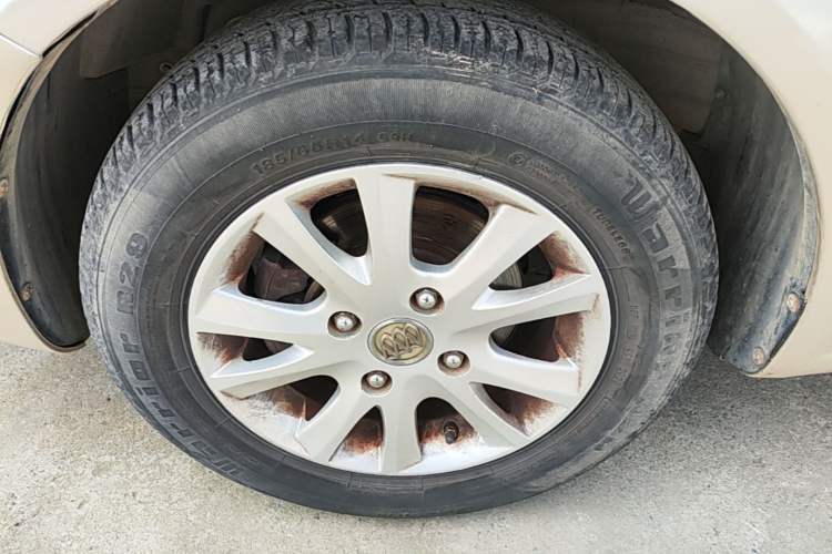Used Buick Excelle 2013 1.5L Automatic Classic Model Left Front Wheel Hub