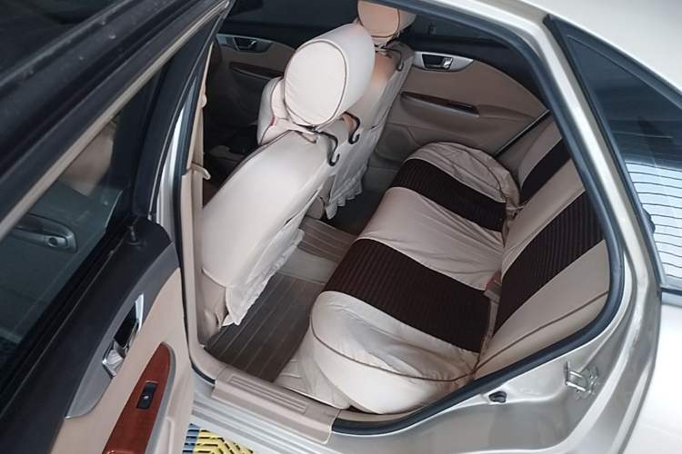 Used Buick Excelle 2013 1.5L Manual Luxury Model Left Rear Seat