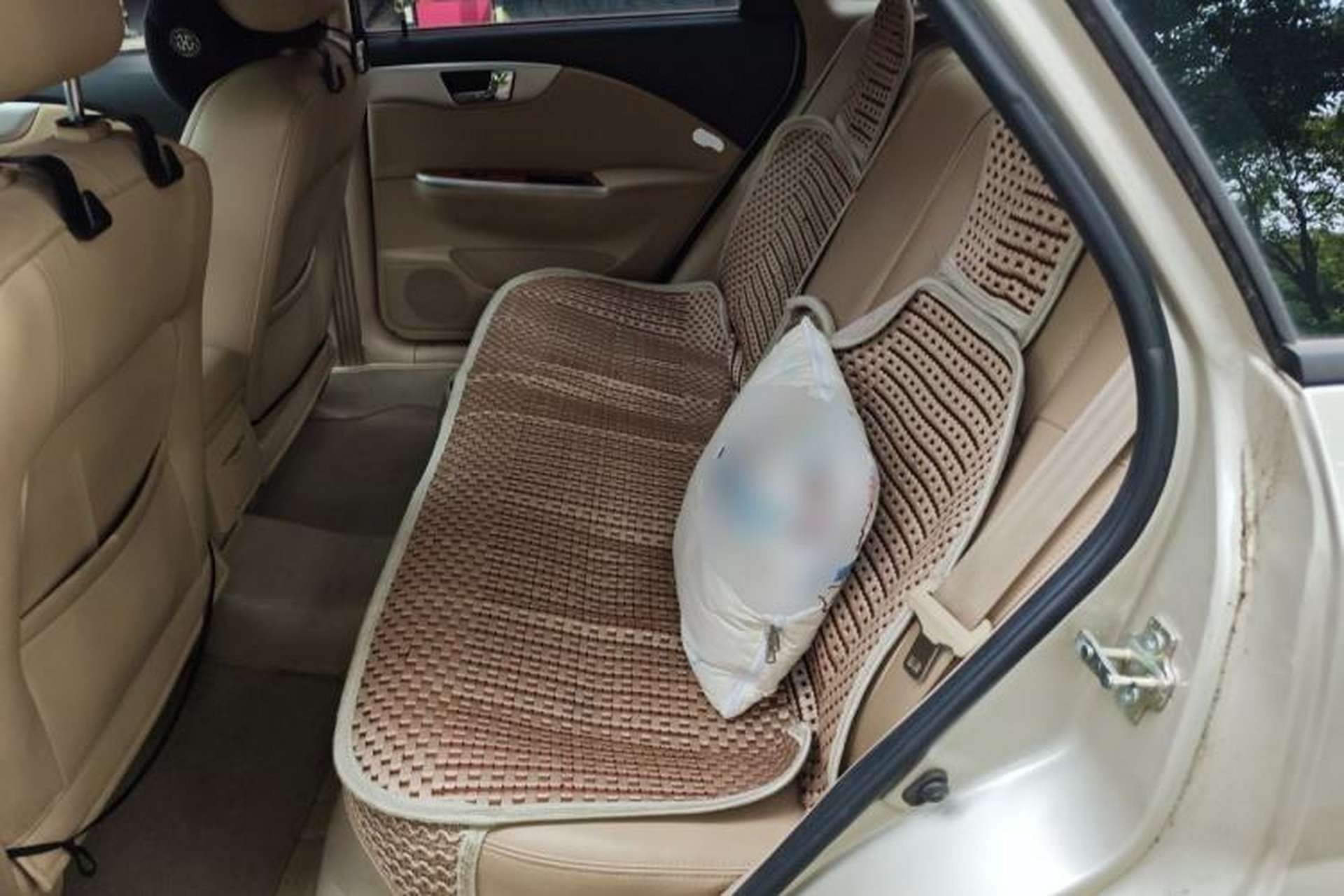 Used Buick Excelle 2013 1.5L Manual Luxury Model Left Rear Seat