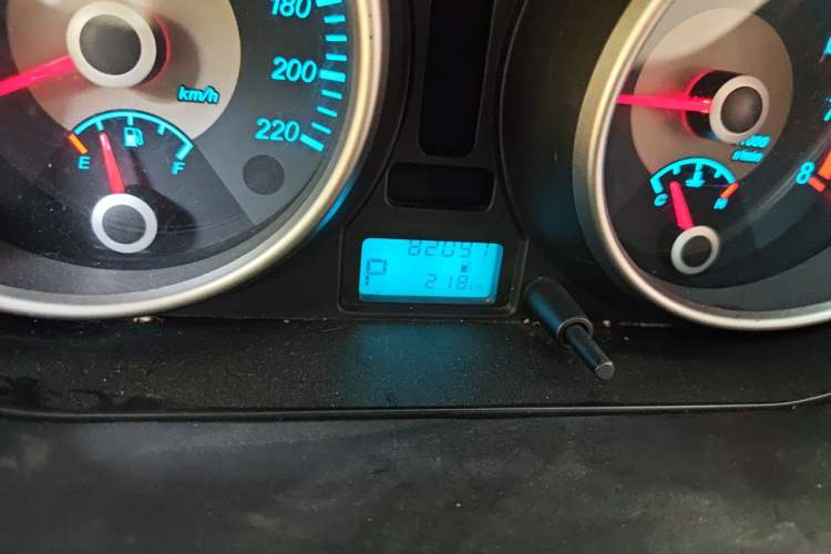 Used Buick Excelle 2013 1.5L Automatic Luxury Model Odometer Close Up