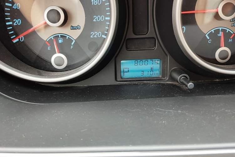 Used Buick Excelle 2013 1.5L Automatic Classic Model Odometer Close Up