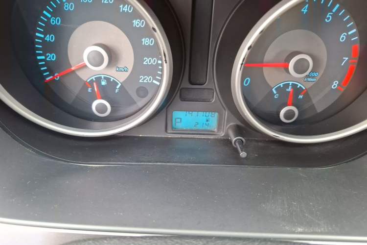 Used Buick Excelle 2013 1.5L Automatic Classic Model Odometer Close Up