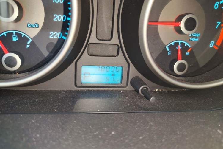 Used Buick Excelle 2013 1.5L Automatic Classic Model Odometer Close Up