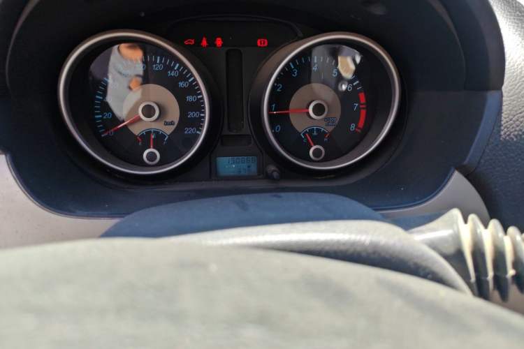 Used Buick Excelle 2013 1.5L Manual Classic Model Odometer Close Up
