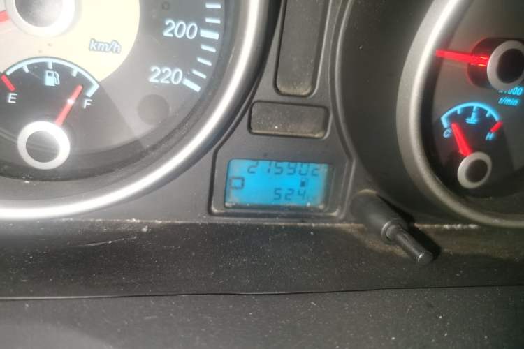 Used Buick Excelle 2013 1.5L Automatic Classic Model Odometer Close Up