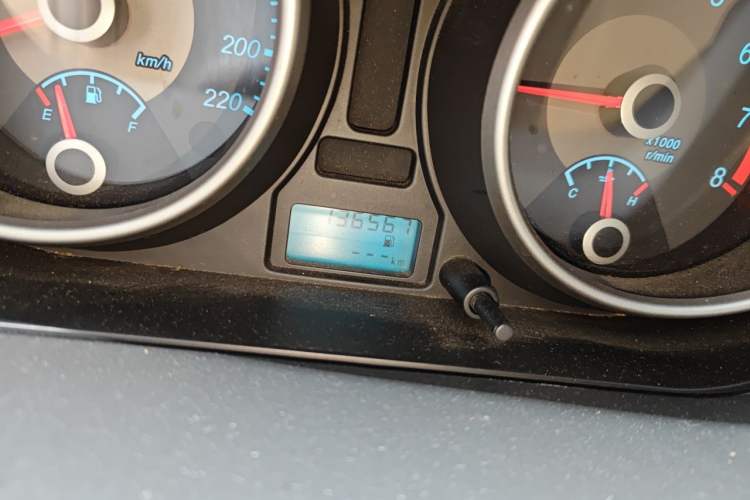 Used Buick Excelle 2013 1.5L Manual Classic Model Odometer Close Up