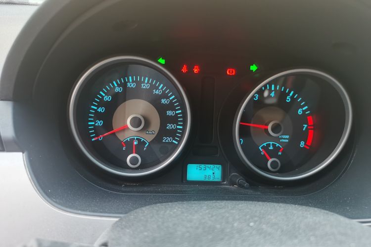 Used Buick Excelle 2013 1.5L Manual Classic Model Odometer Close Up