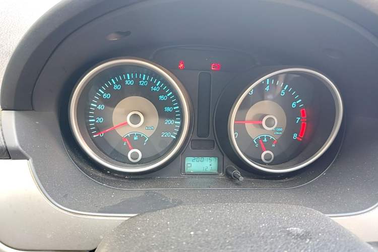 Used Buick Excelle 2013 1.5L Automatic Classic Model Odometer Close Up