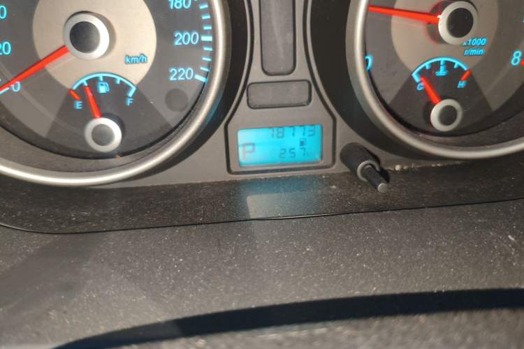 Used Buick Excelle 2013 1.5L Automatic Classic Model Odometer Close Up