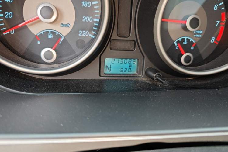 Used Buick Excelle 2013 1.5L Automatic Classic Model Odometer Close Up