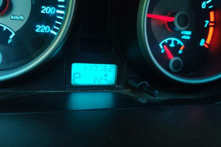 Used Buick Excelle 2013 1.5L Automatic Classic Model Odometer Close Up