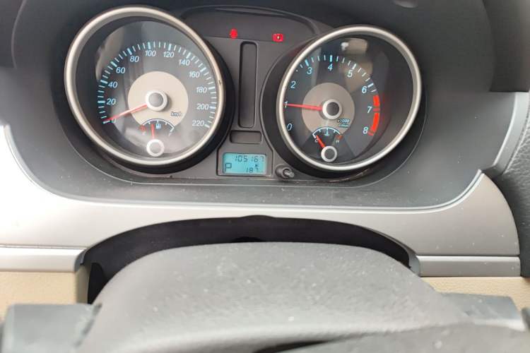 Used Buick Excelle 2013 1.5L Automatic Classic Model Odometer Close Up