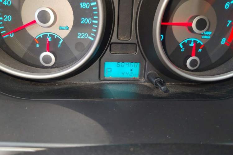 Used Buick Excelle 2013 1.5L Automatic Classic Model Odometer Close Up