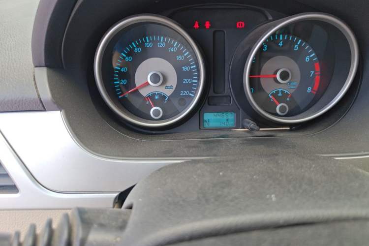 Used Buick Excelle 2013 1.5L Automatic Classic Model Odometer Close Up