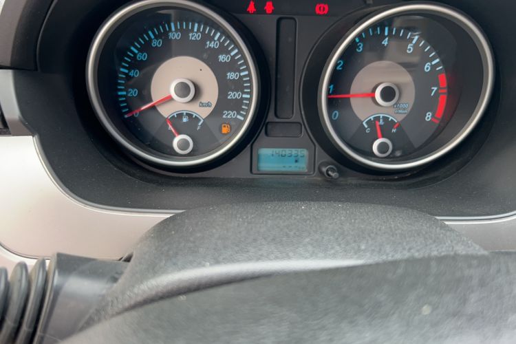 Used Buick Excelle 2013 1.5L Manual Classic Model Odometer Close Up
