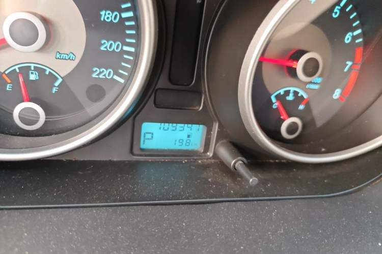 Used Buick Excelle 2013 1.5L Automatic Classic Model Odometer Close Up