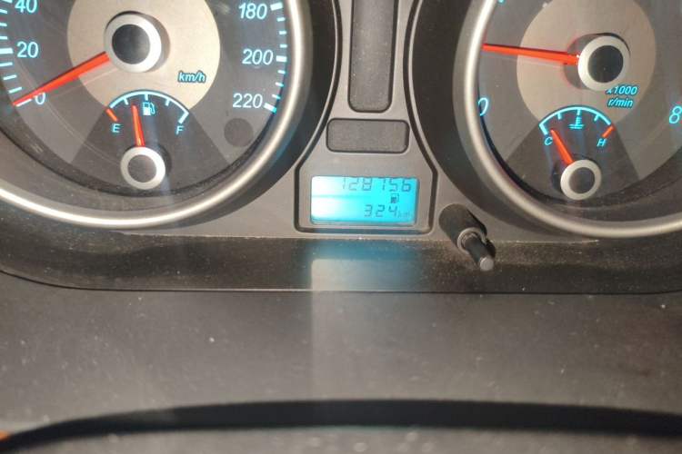 Used Buick Excelle 2013 1.5L Manual Luxury Model Odometer Close Up