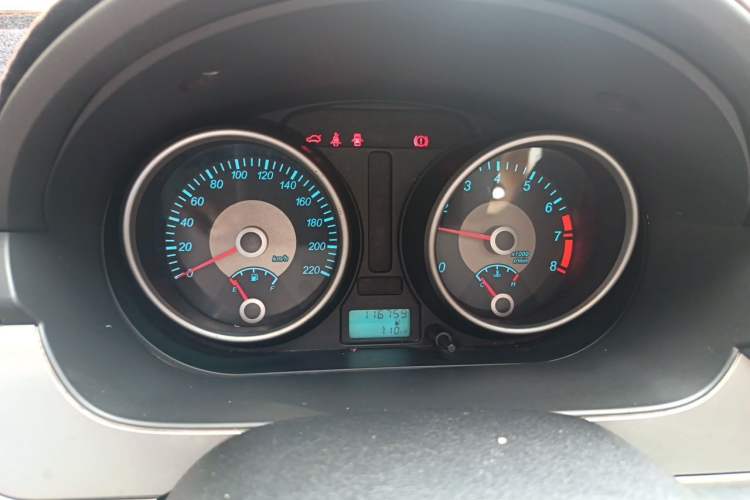 Used Buick Excelle 2013 1.5L Manual Classic Model Odometer Close Up