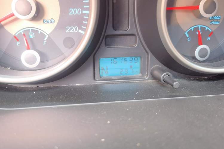 Used Buick Excelle 2013 1.5L Automatic Classic Model Odometer Close Up