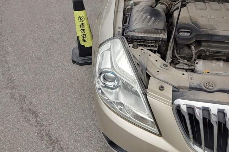 Used Buick Excelle 2013 1.5L Automatic Classic Model Right Front Headlight