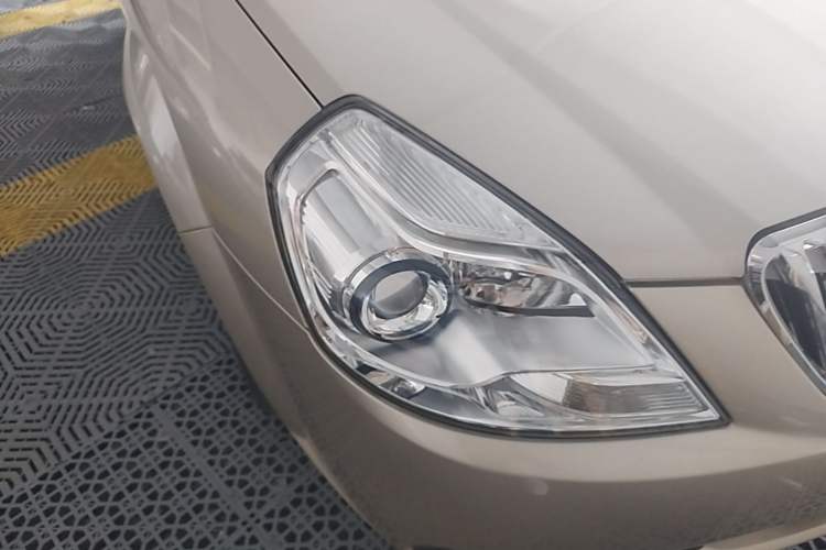 Used Buick Excelle 2013 1.5L Manual Luxury Model Right Front Headlight