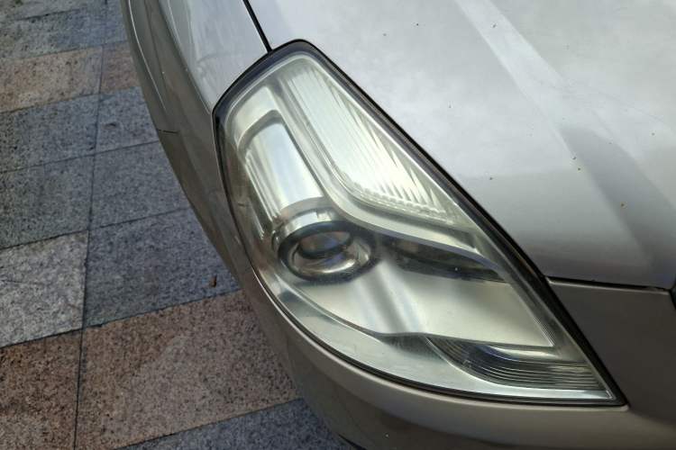 Used Buick Excelle 2013 1.5L Automatic Classic Model Right Front Headlight