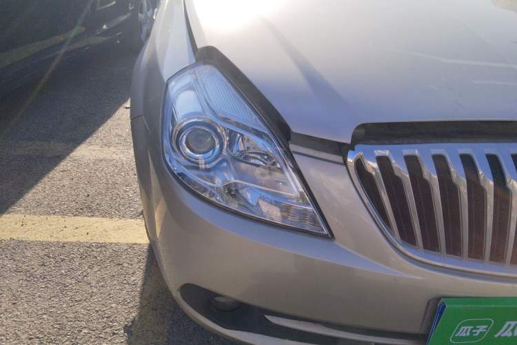 Used Buick Excelle 2013 1.5L Automatic Classic Model Right Front Headlight