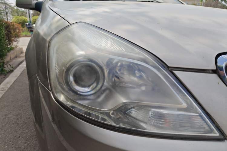 Used Buick Excelle 2013 1.5L Automatic Classic Model Right Front Headlight