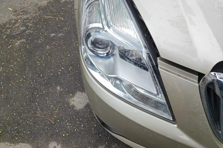 Used Buick Excelle 2013 1.5L Automatic Classic Model Right Front Headlight