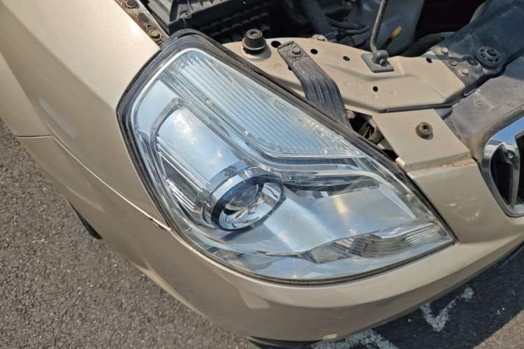 Used Buick Excelle 2013 1.5L Manual Classic Model Right Front Headlight