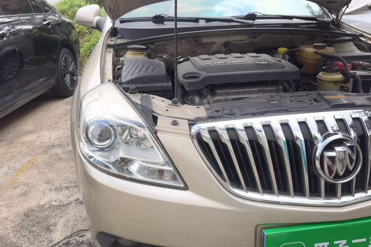 Used Buick Excelle 2013 1.5L Automatic Classic Model Right Front Headlight