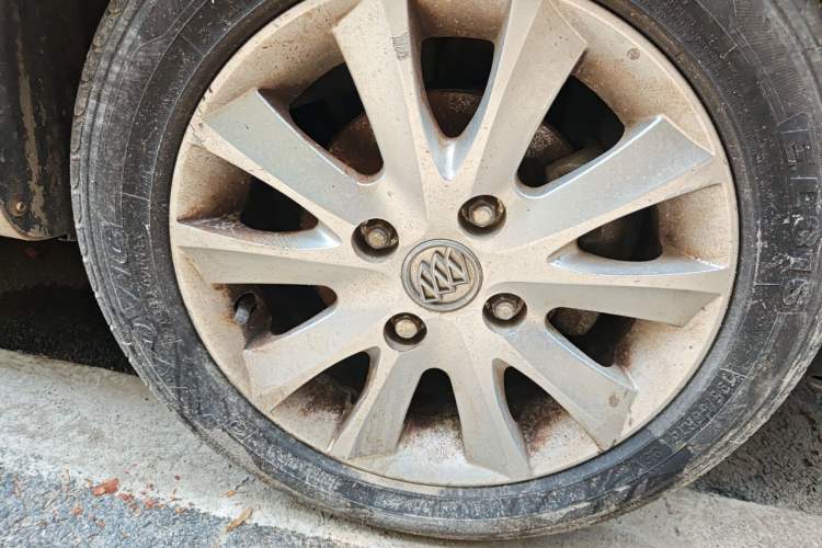 Used Buick Excelle 2013 1.5L Automatic Luxury Model Right Front Wheel Hub