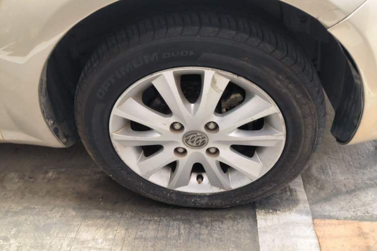 Used Buick Excelle 2013 1.5L Automatic Luxury Model Right Front Wheel Hub