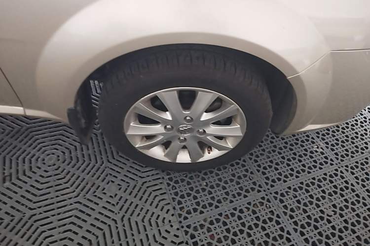 Used Buick Excelle 2013 1.5L Manual Luxury Model Right Front Wheel Hub